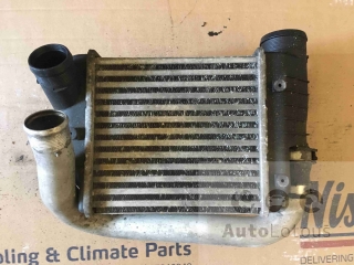 Chladič vzduchu vlevo 4F0145805E Intercooler A6 C6